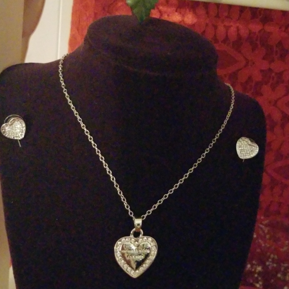 (NWT) Fashion Jewerly M & K Letter Set